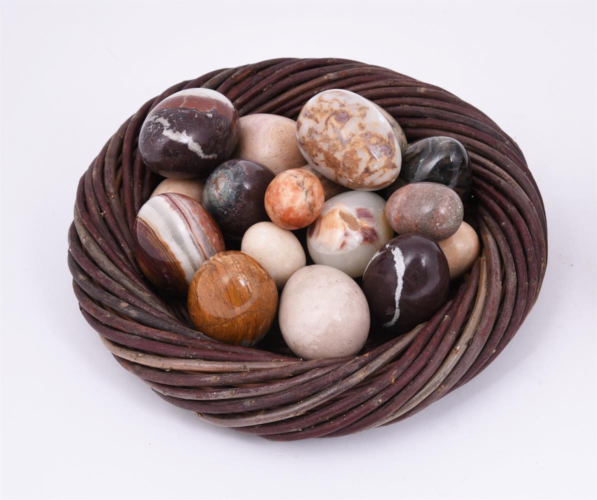 A COLLECTION OF TWENTY ONE VARIOUS HARDSTONE EGGS - Image 2 of 3