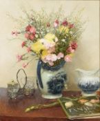 λ PAUL RAYMOND SEATON (BRITISH B. 1953), STILL LIFE WITH A BOUQUET OF FLOWERS