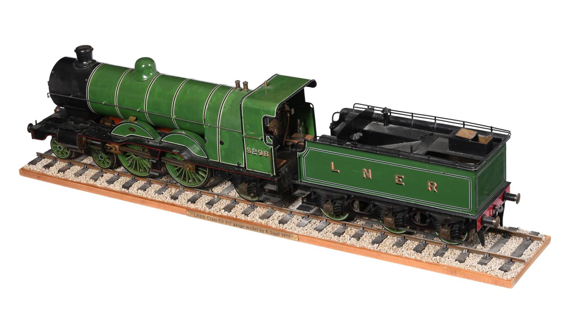 A well-engineered3 1/2 inch gauge model of a live steam 4-4-2 LNER Class C1 tender locomotive - Image 2 of 3