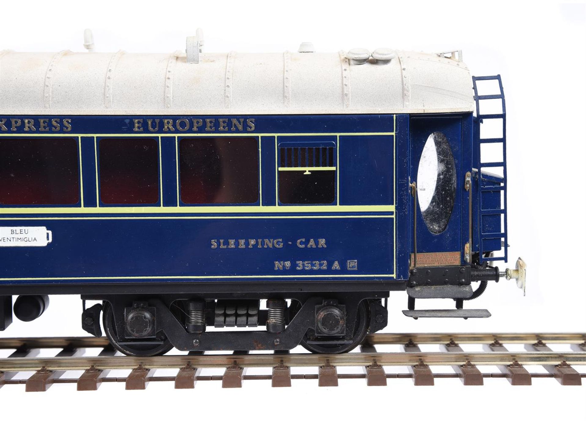 A fine gauge 1 model of an LX CIWL railway sleeping car - Image 3 of 3