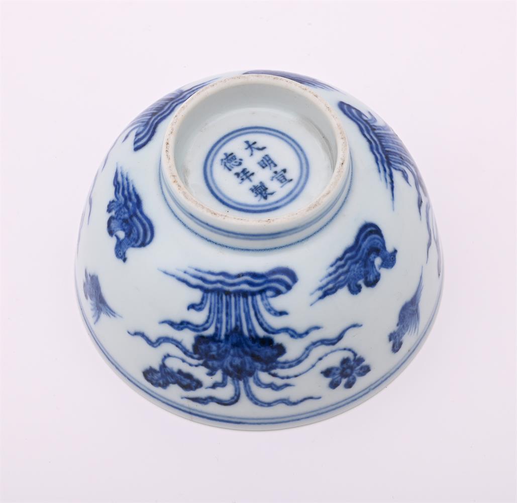 An attractive Chinese blue and white Ming-style bowl - Image 4 of 4