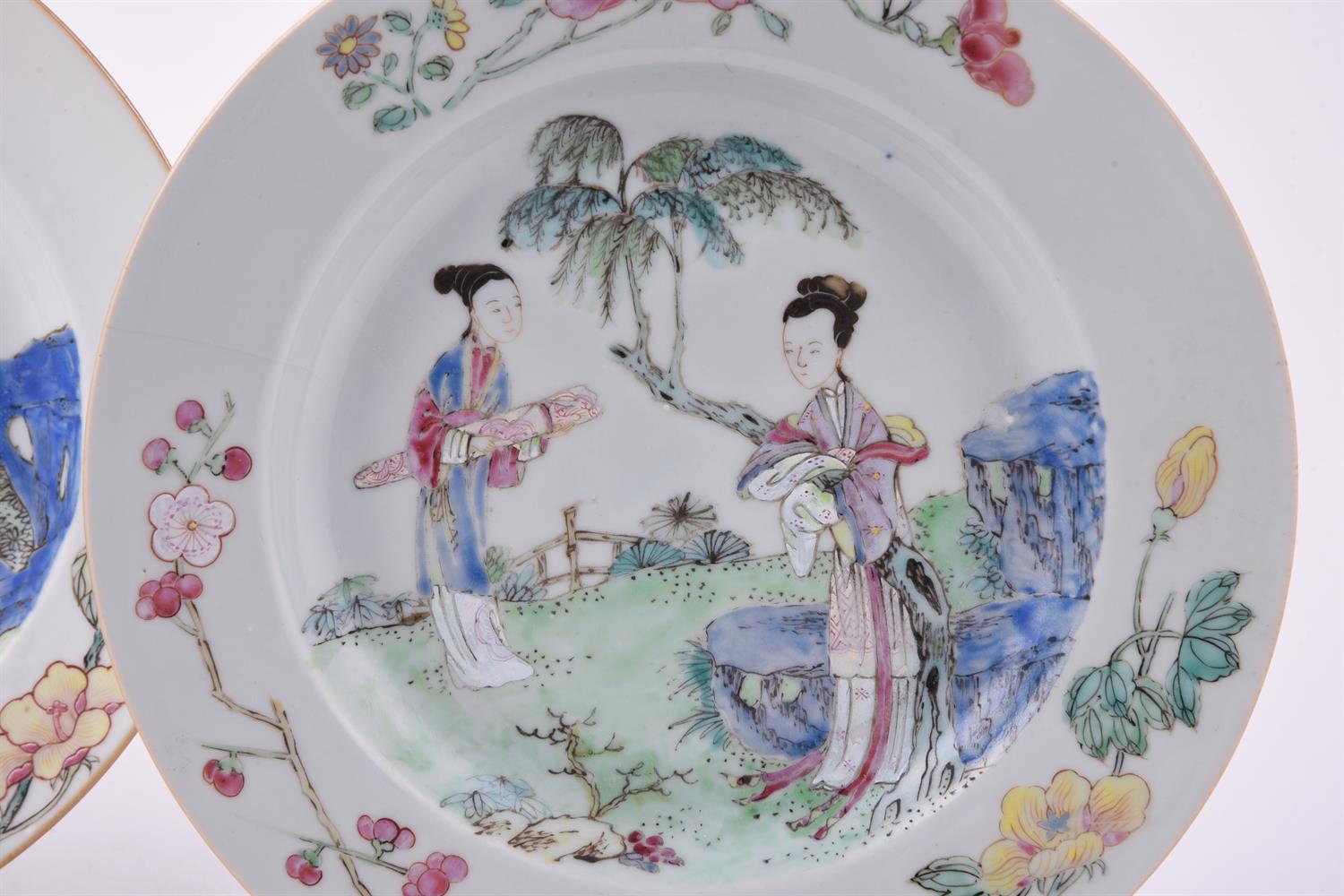 A pair of Chinese Famille Rose plates - Image 2 of 4