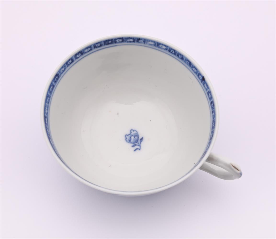 A rare Chinese blue and white cup and saucer with a scene from Roman mythology - Image 3 of 3