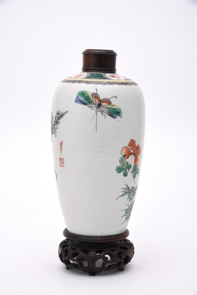 A Chinese famille verte vase - Image 4 of 5