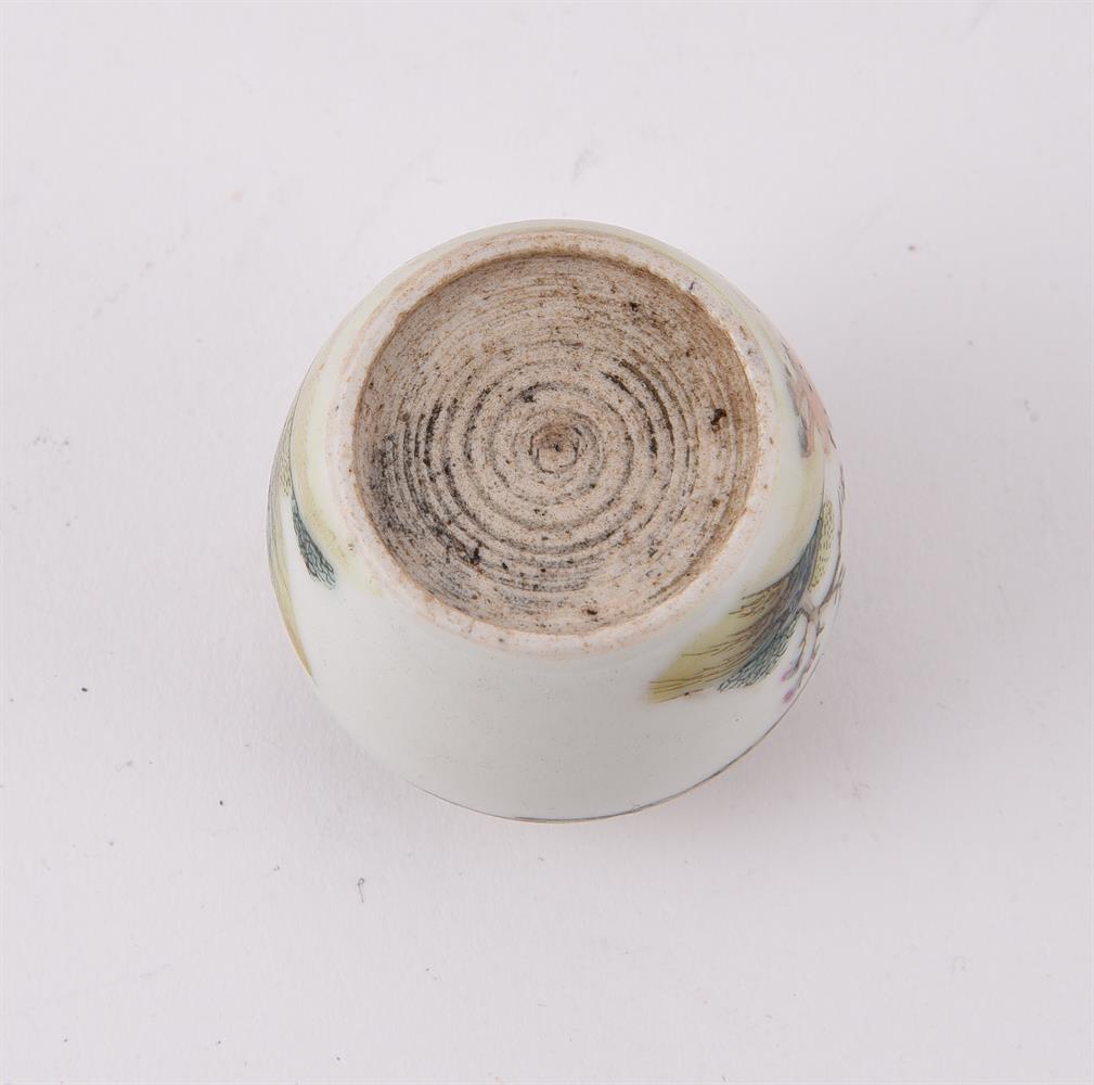 A small enamelled porcelain vase - Image 3 of 3