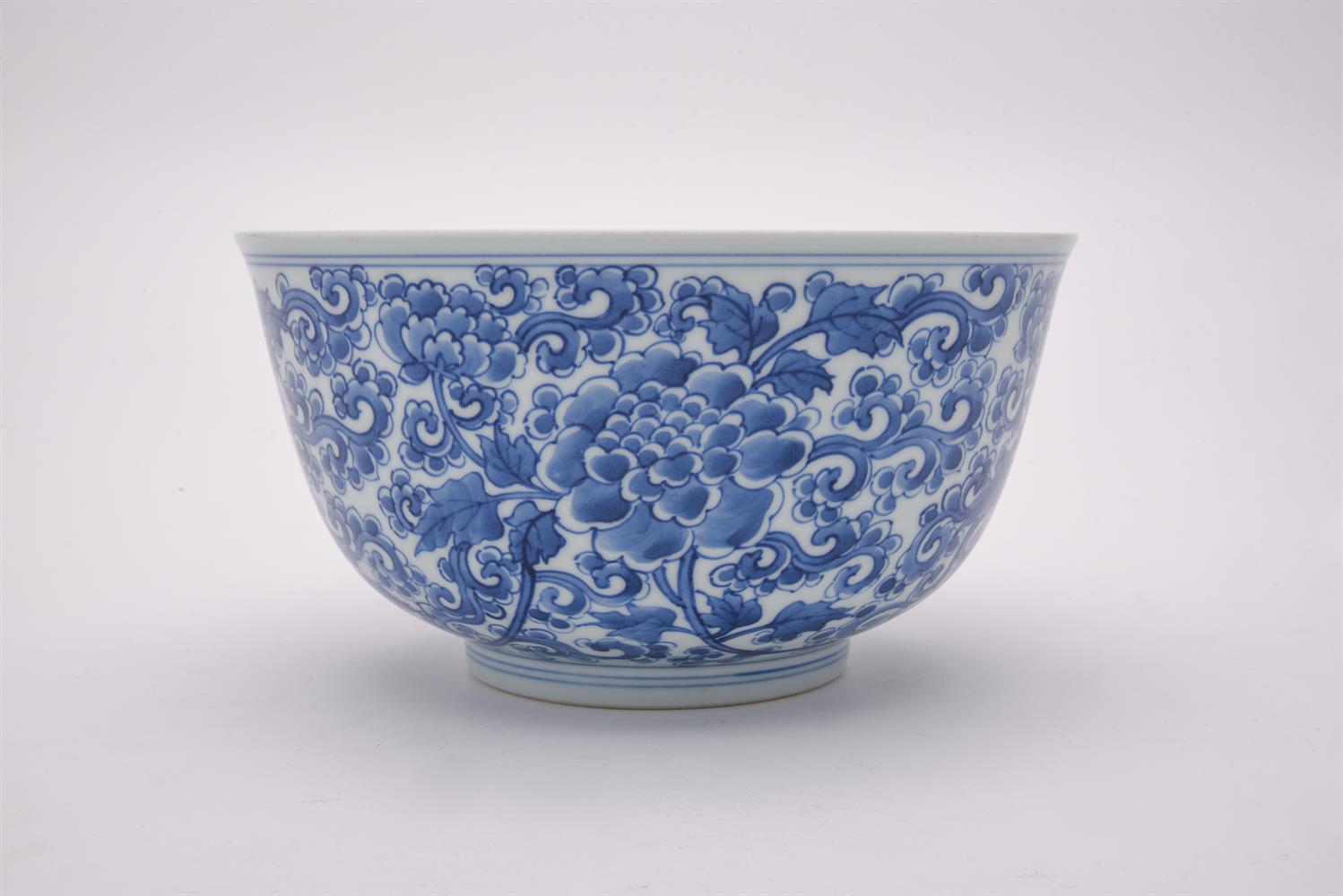 A Chinese blue and white 'Lotus' bowl - Image 4 of 7