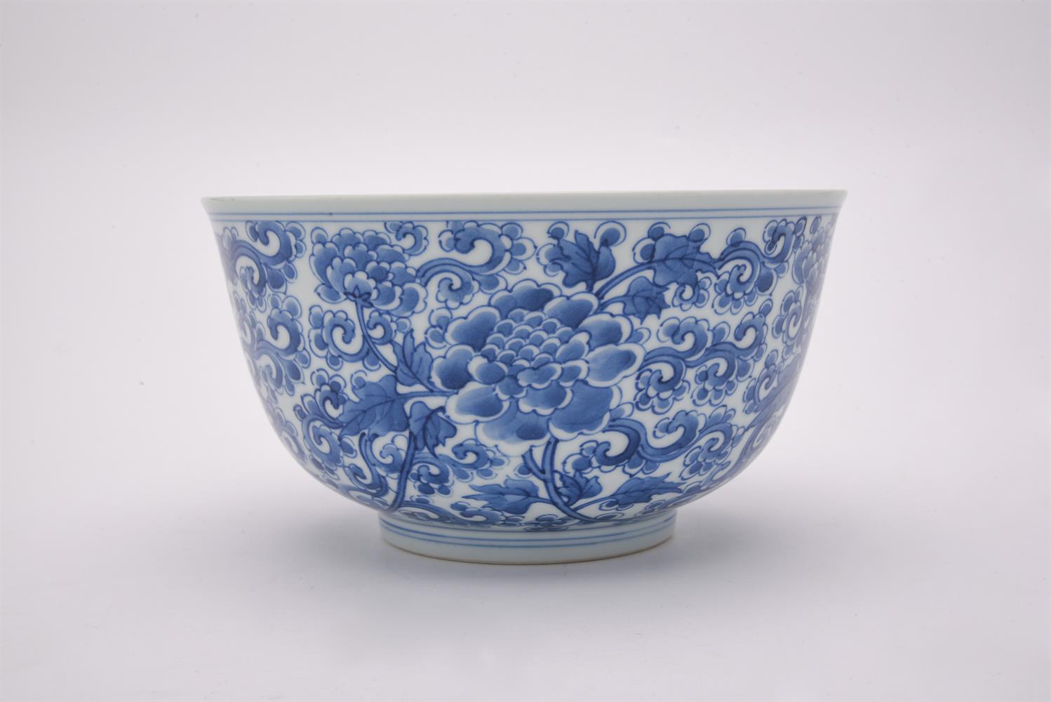 A Chinese blue and white 'Lotus' bowl - Image 5 of 7