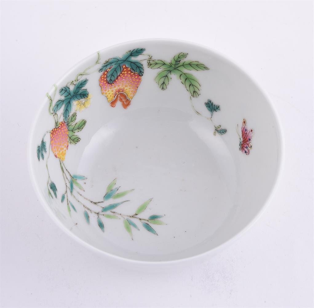 A Chinese famille rose 'Melons' bowl - Image 3 of 4