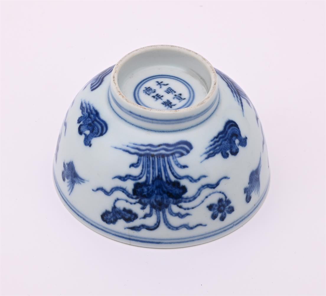An attractive Chinese blue and white Ming-style bowl - Image 3 of 4