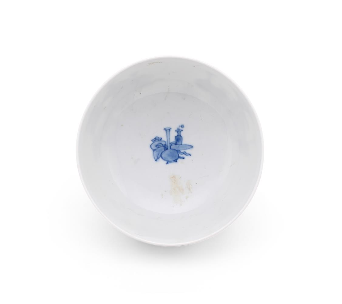 A Chinese blue and white bowl - Image 2 of 3