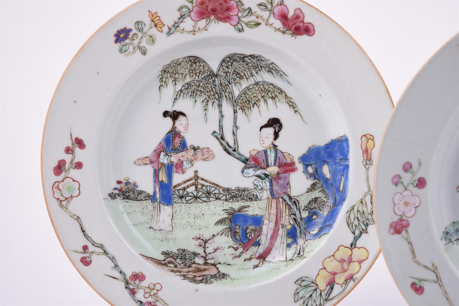 A pair of Chinese Famille Rose plates - Image 3 of 4