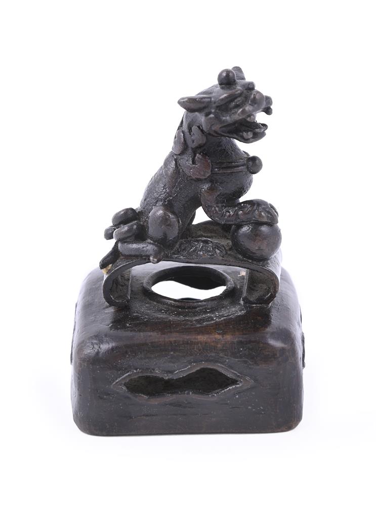A Chinese bronze seal - Image 2 of 4