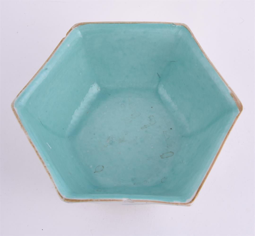 A Chinese famille rose hexagonal fruit bowl - Image 4 of 5