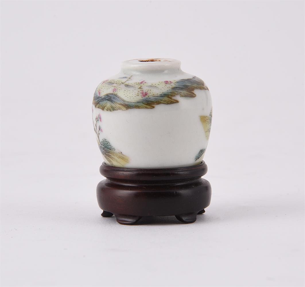 A small enamelled porcelain vase - Image 2 of 3