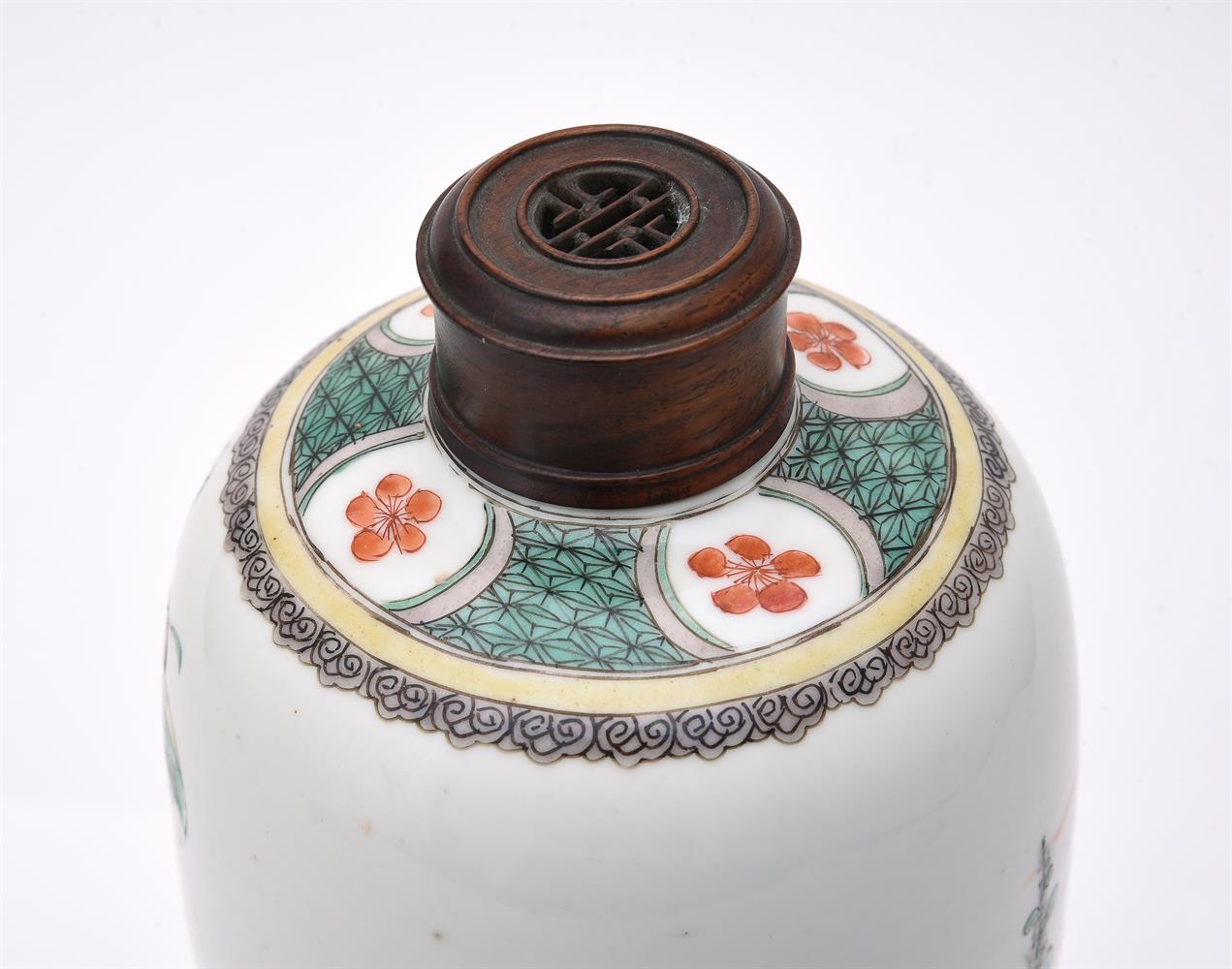 A Chinese famille verte vase - Image 2 of 5