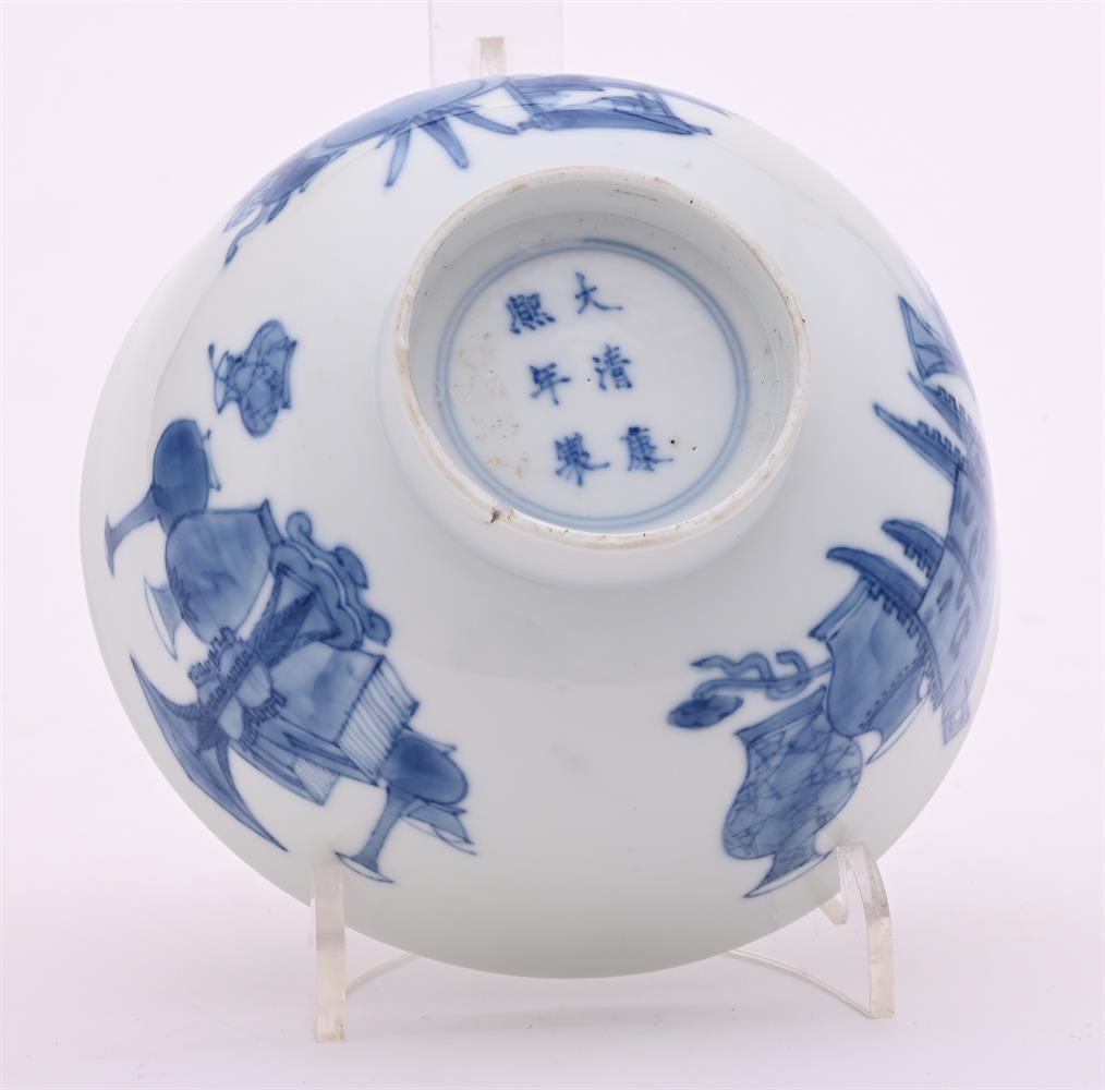 A Chinese blue and white bowl - Image 3 of 3