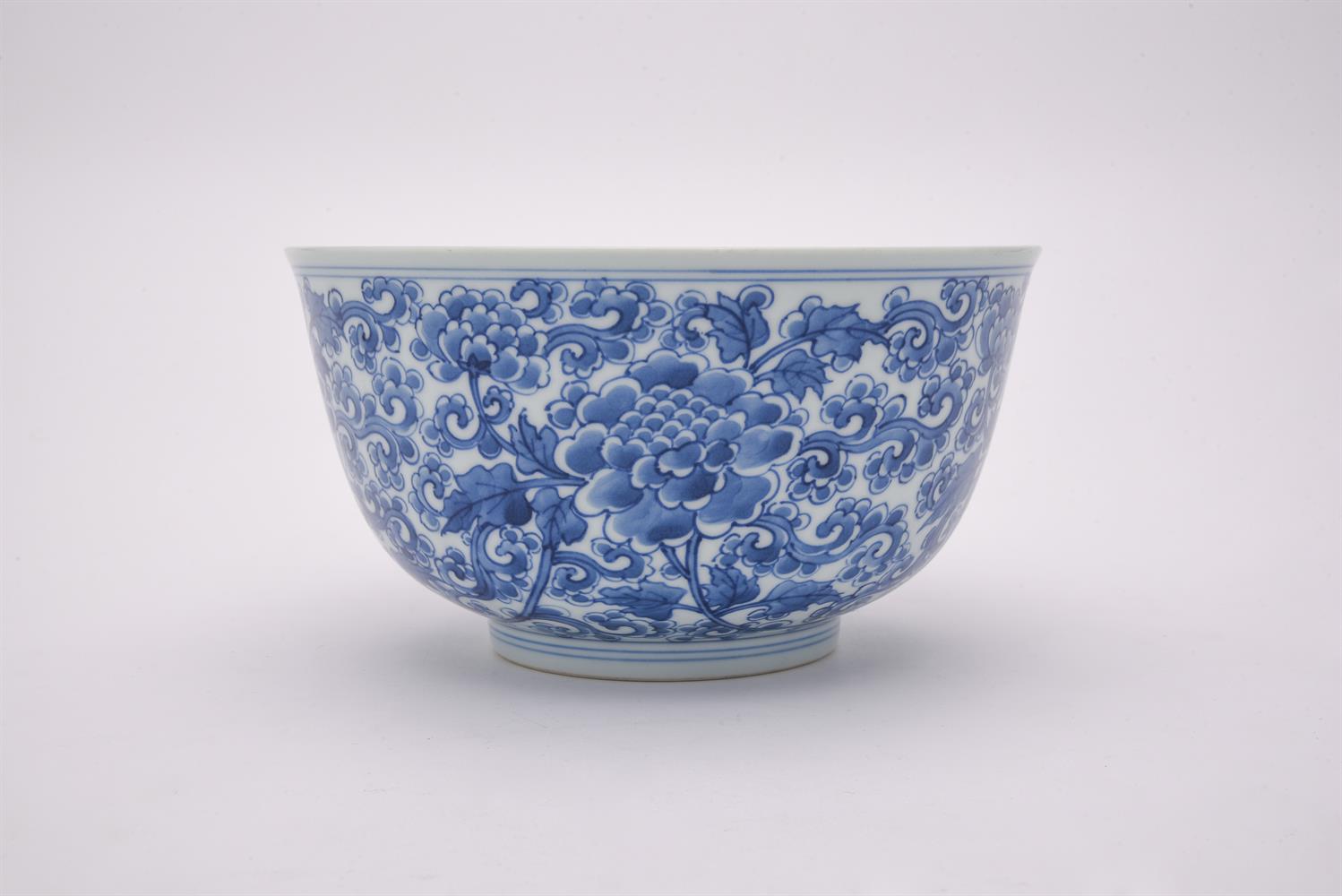 A Chinese blue and white 'Lotus' bowl - Image 3 of 7
