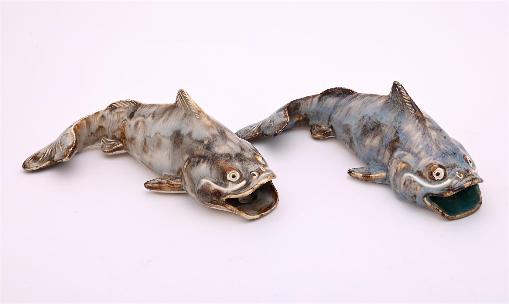 A pair of Chinese 'Catfish' porcelain wall pockets - Image 2 of 4