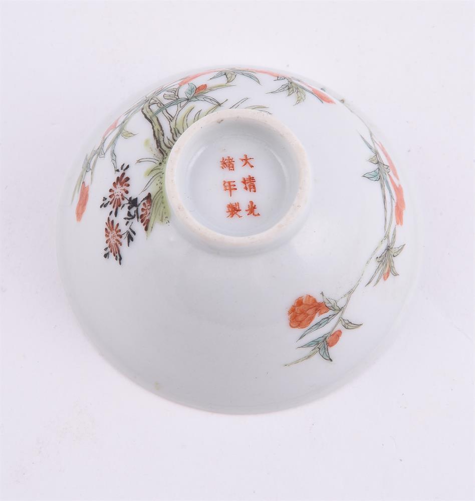 A small Chinese famille rose cup - Image 3 of 3