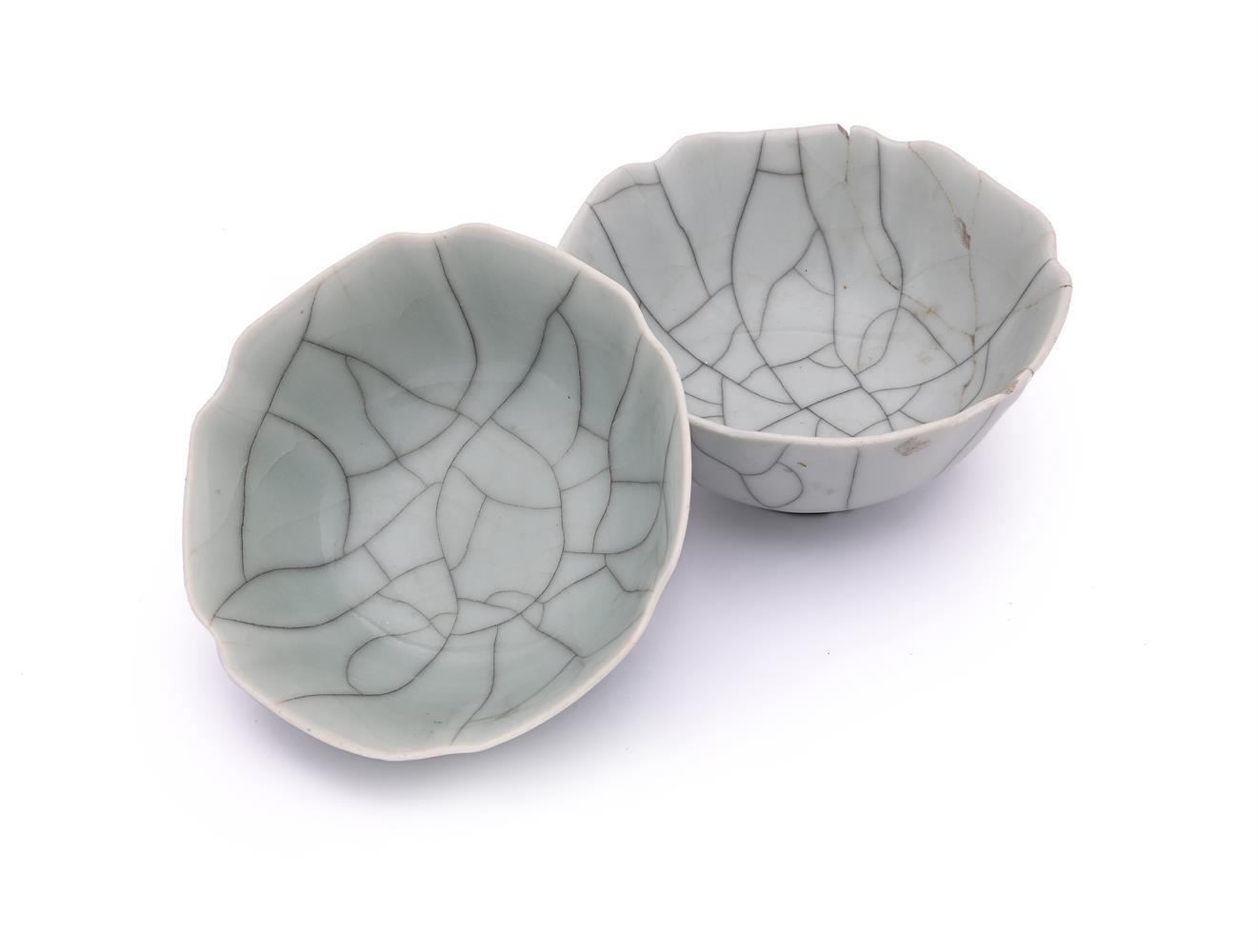Two Chinese Ge-type foliate bowls - Image 2 of 4