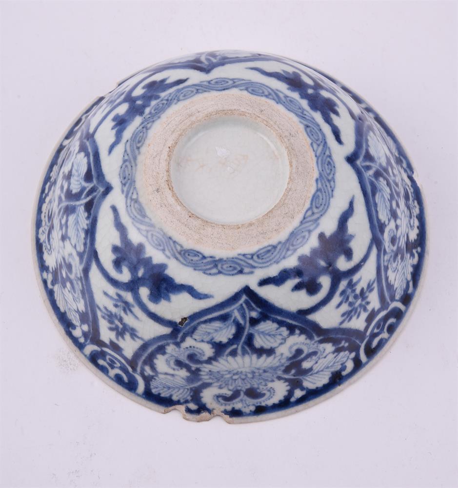 A Chinese blue and white soft-paste 'flower' bowl - Image 4 of 4