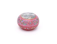 A small Chinese famille rose circular box and cover