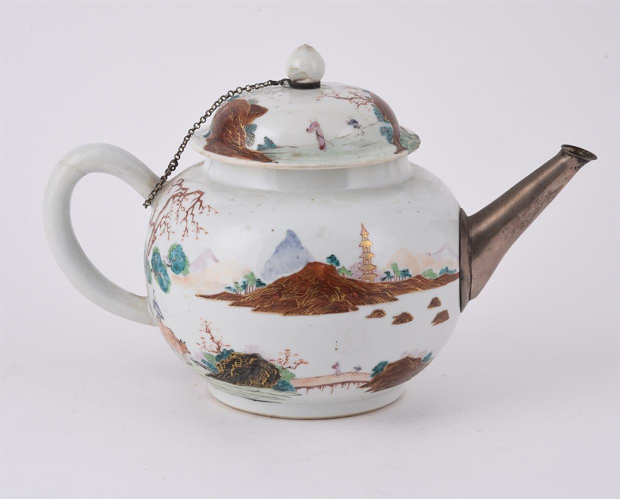 A large Chinese Export teapot and cover - Image 2 of 4