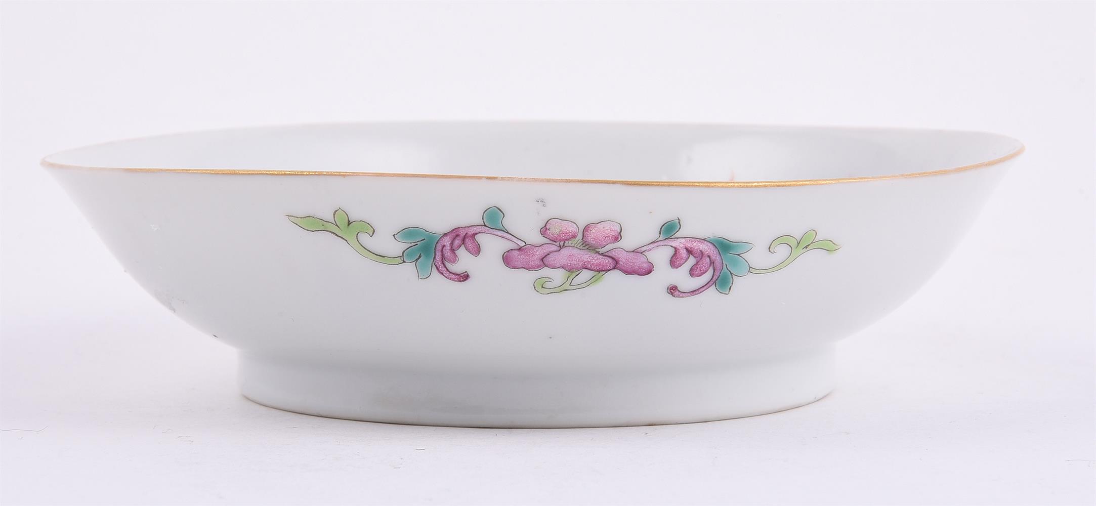 A Chinese famille rose 'Egrets' dish - Image 3 of 3