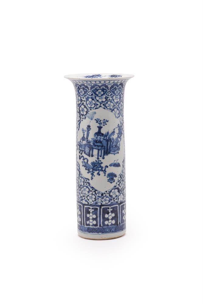 A small pair of Cantonese vases - Image 6 of 7