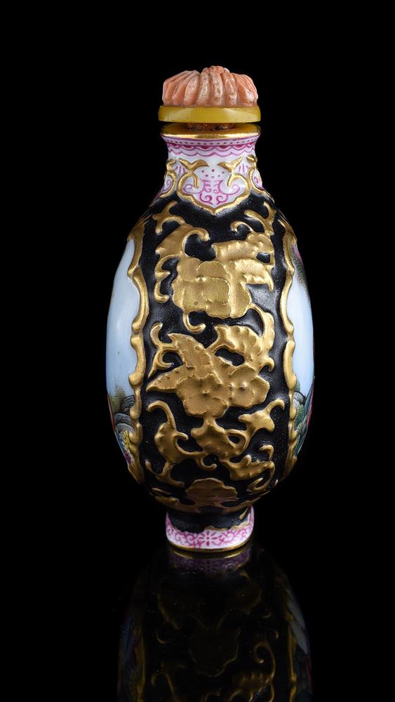 A Chinese porcelain snuff bottle - Image 2 of 4