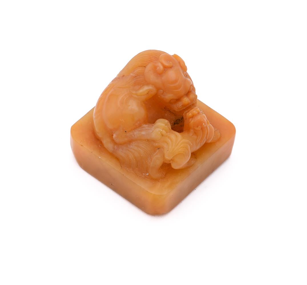 A small Chinese soapstone seal - Image 3 of 4