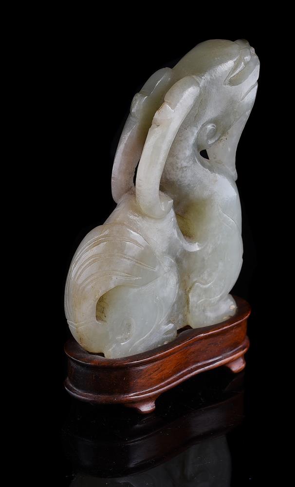 A Chinese pale celadon 'Twin cats' jade carving - Bild 8 aus 8