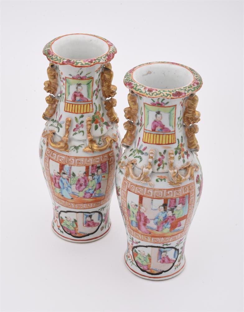 A small pair of Cantonese vases - Image 4 of 7