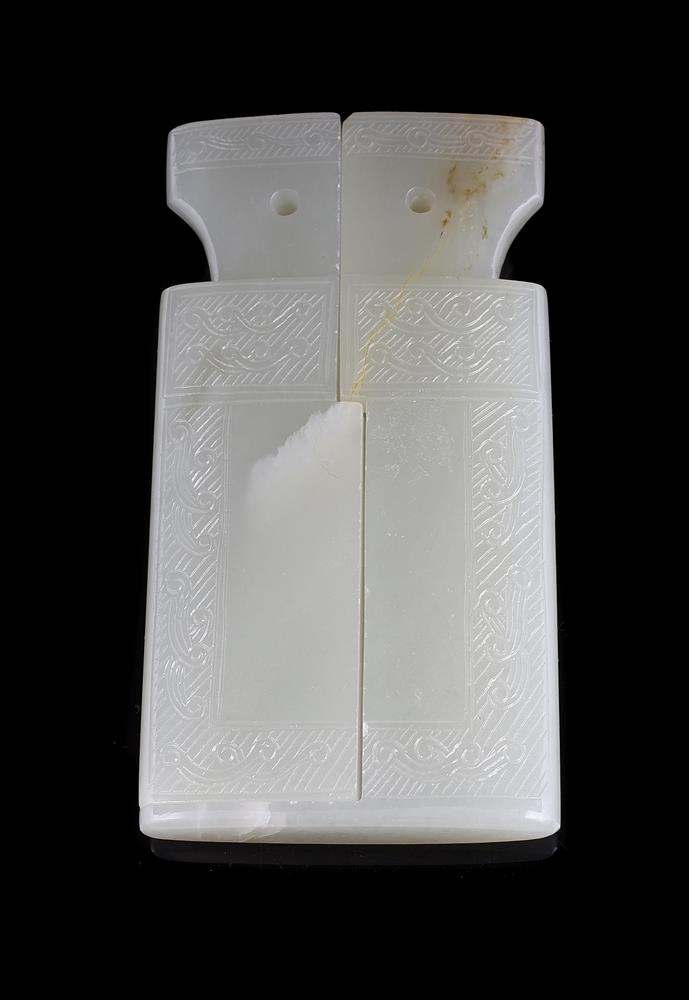 A Chinese pale celadon jade rectangular fitting - Image 3 of 4