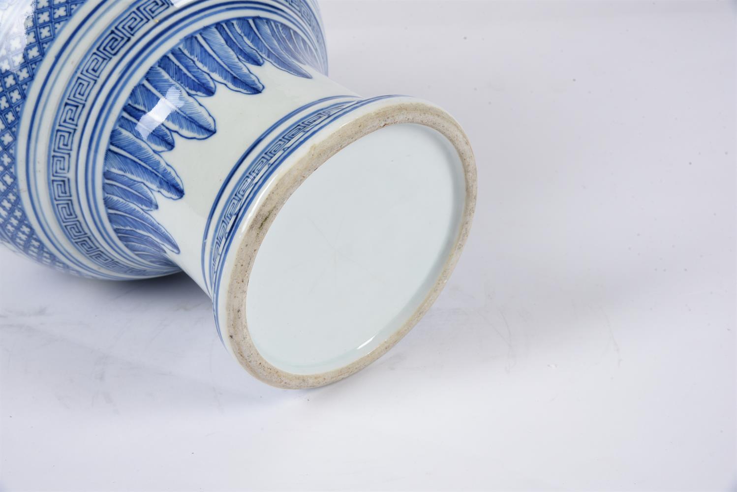 A Chinese blue and white twin handled vase - Image 4 of 4