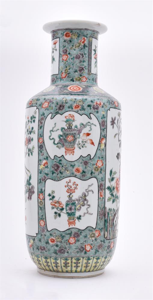 A Chinese Famille Verte rouleau vase - Image 4 of 5