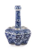 A Chinese blue and white 'crocus' vase