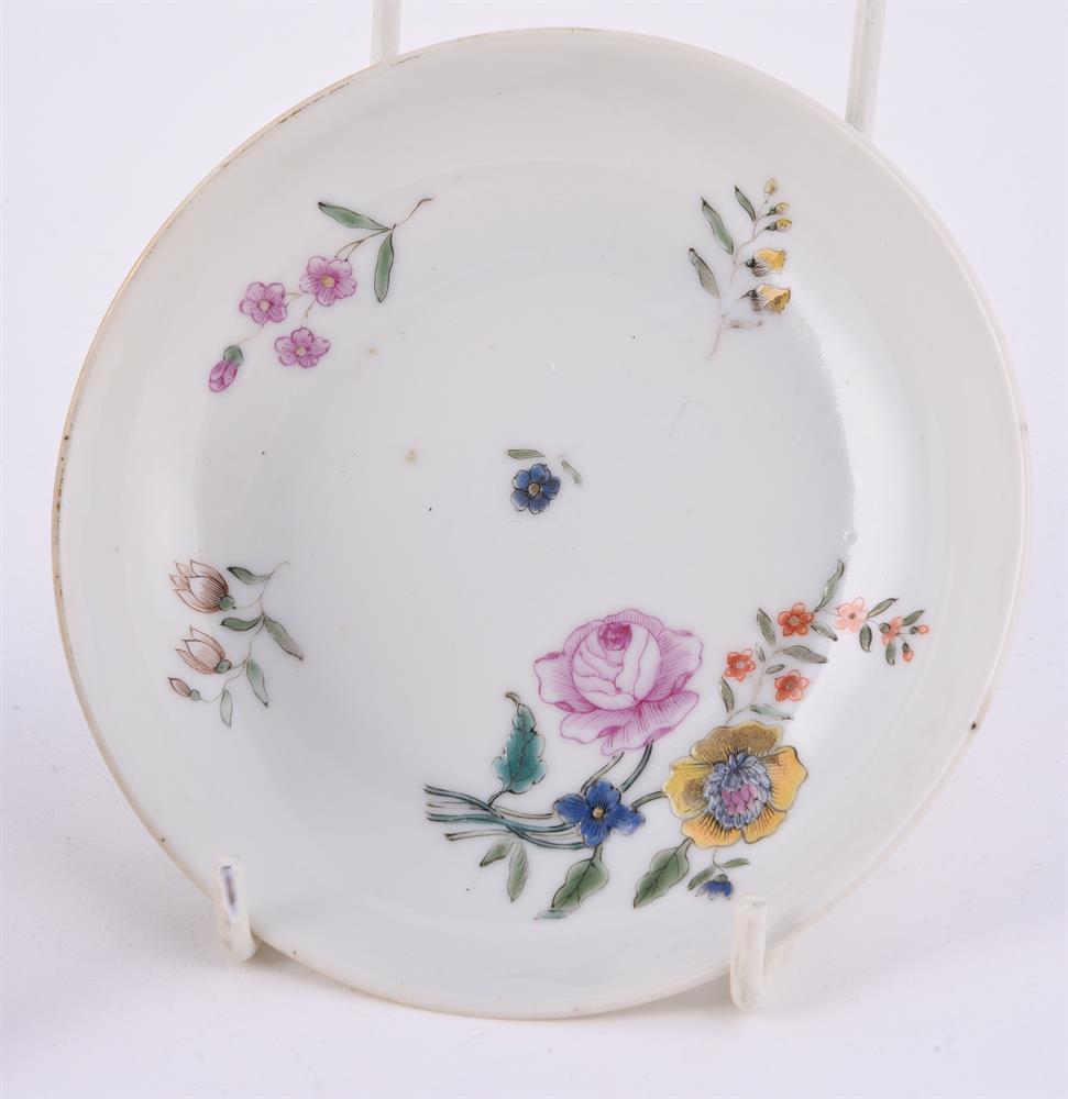 A pair of Chinese famille rose lobed saucer dishes - Image 4 of 5