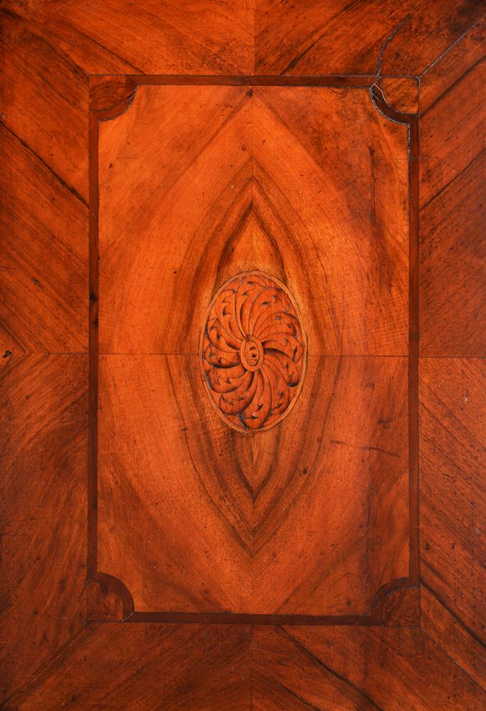 A CONTINENTAL FIGURED WALNUT AND INLAID CHEST OF DRAWERS, POSSIBLY ITALIAN OR SOUTH GERMAN - Image 5 of 6