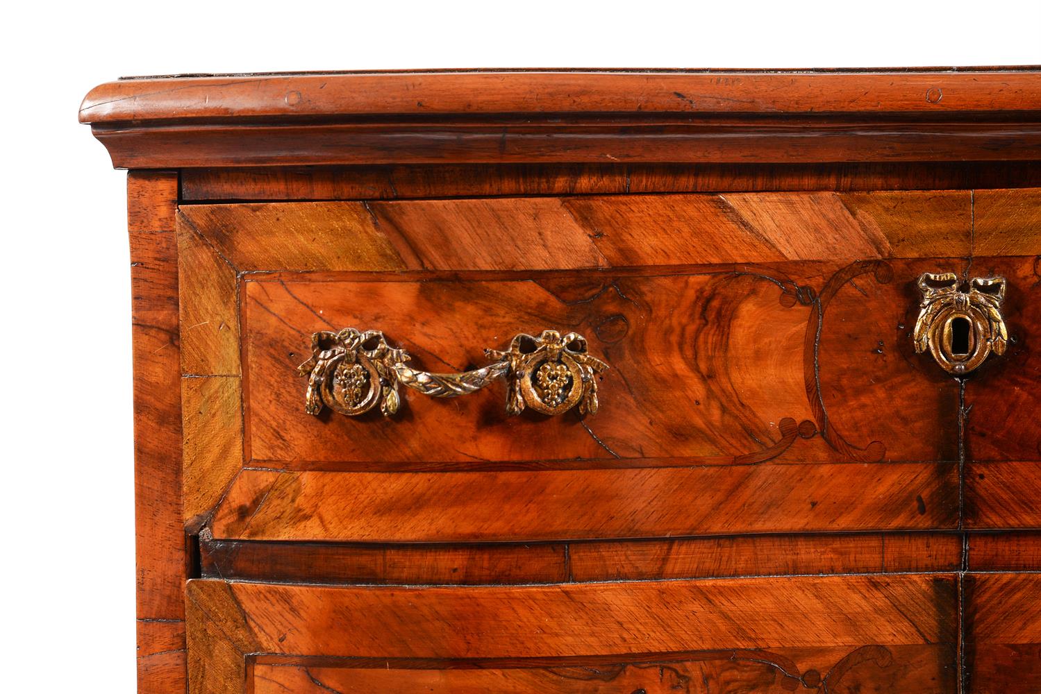 A CONTINENTAL FIGURED WALNUT AND INLAID CHEST OF DRAWERS, POSSIBLY ITALIAN OR SOUTH GERMAN - Image 3 of 6