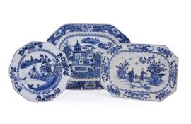A CHINESE BLUE AND WHITE 'SCHOLARS' SERVING DISH