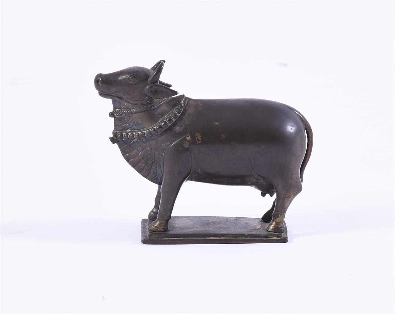 AN INDIAN BRONZE VOTIVE FIGURE OF A COW, 18TH OR 19TH CENTURY - Image 3 of 4