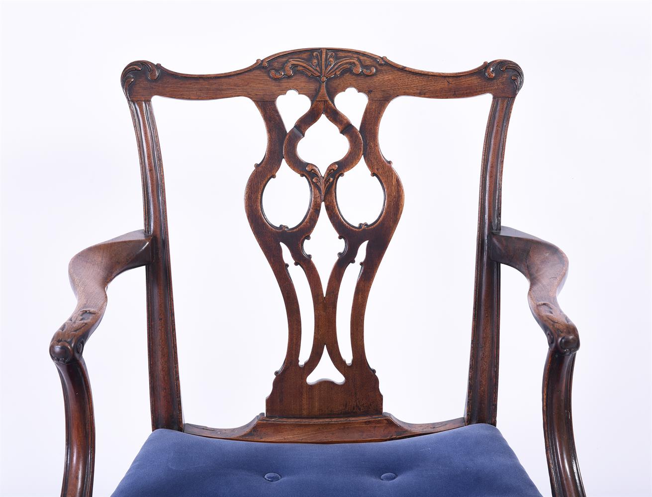 A GEORGE III MAHOGANY OPEN ARMCHAIR, IN THE MANNER OF THOMAS CHIPPENDALE - Image 2 of 4