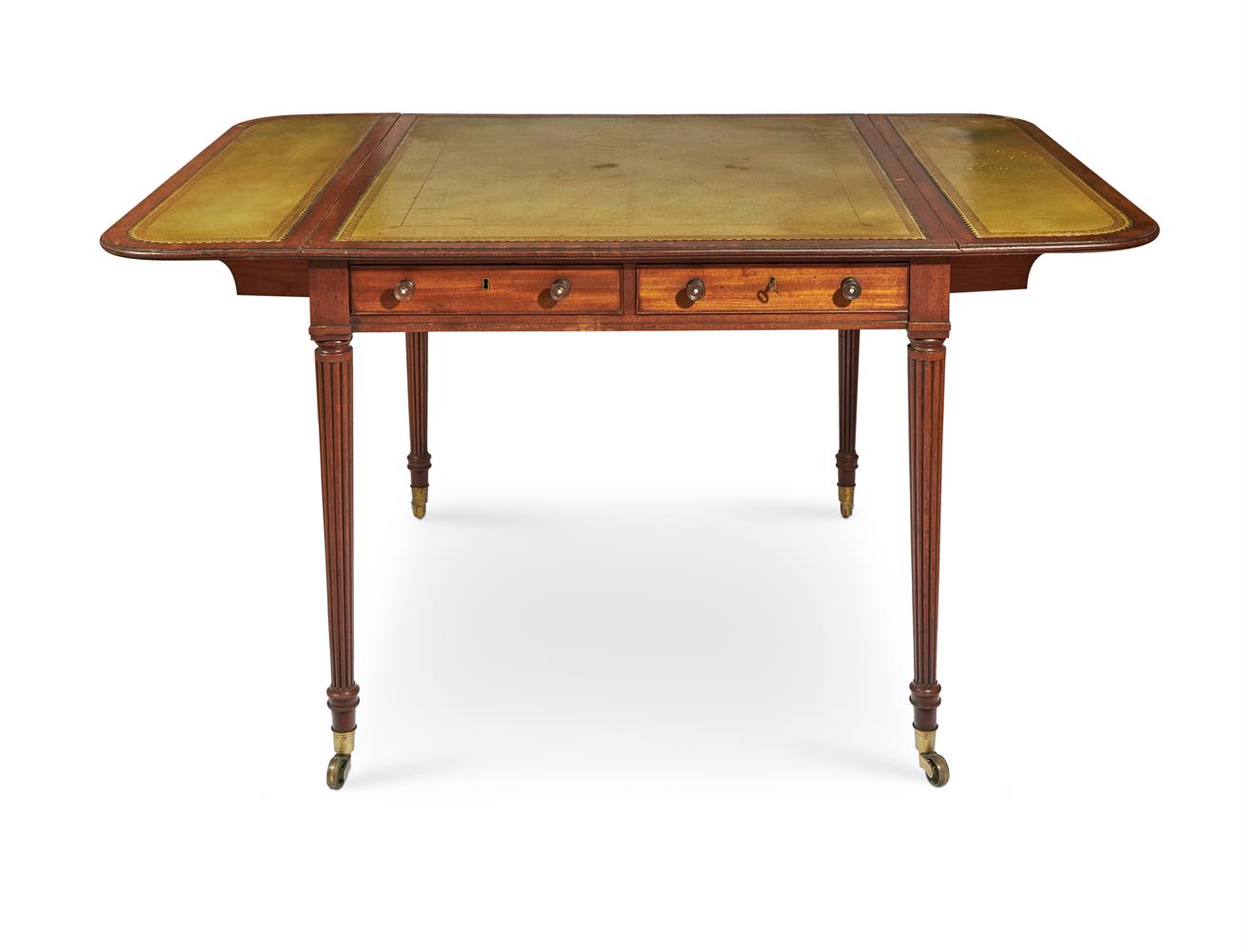 A LATE GEORGE III MAHOGANY PEMBROKE WRITING TABLE, IN THE MANNER OF GILLOWS - Bild 2 aus 4