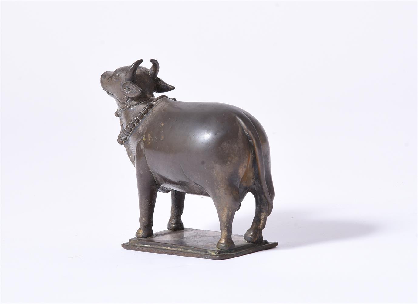 AN INDIAN BRONZE VOTIVE FIGURE OF A COW, 18TH OR 19TH CENTURY - Image 4 of 4