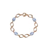 AN AQUAMARINE AND DIAMOND BRACELET