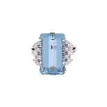 AN AQUAMARINE AND DIAMOND DRESS RING