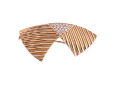 VAN CLEEF & ARPELS, A VINTAGE STYLISED BOW BROOCH