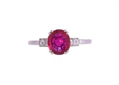 A SINGLE STONE RUBY RING WITH DIAMOND SHOULDERS, BURMA, NO HEAT SECOND QUARTER OF THE 20TH CENTURY