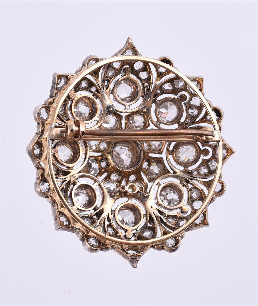 A LATE VICTORIAN FLOWER HEAD CLUSTER BROOCH, CIRCA 1890 - Image 2 of 2